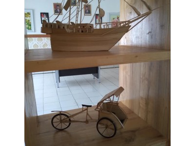 Miniatur Perahu Finisi dari Bambu