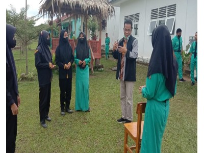 Kepala Sekolah memberikan arahan-arahan tentang bagaimana mengimplementasikan area pedagogy pada Ger